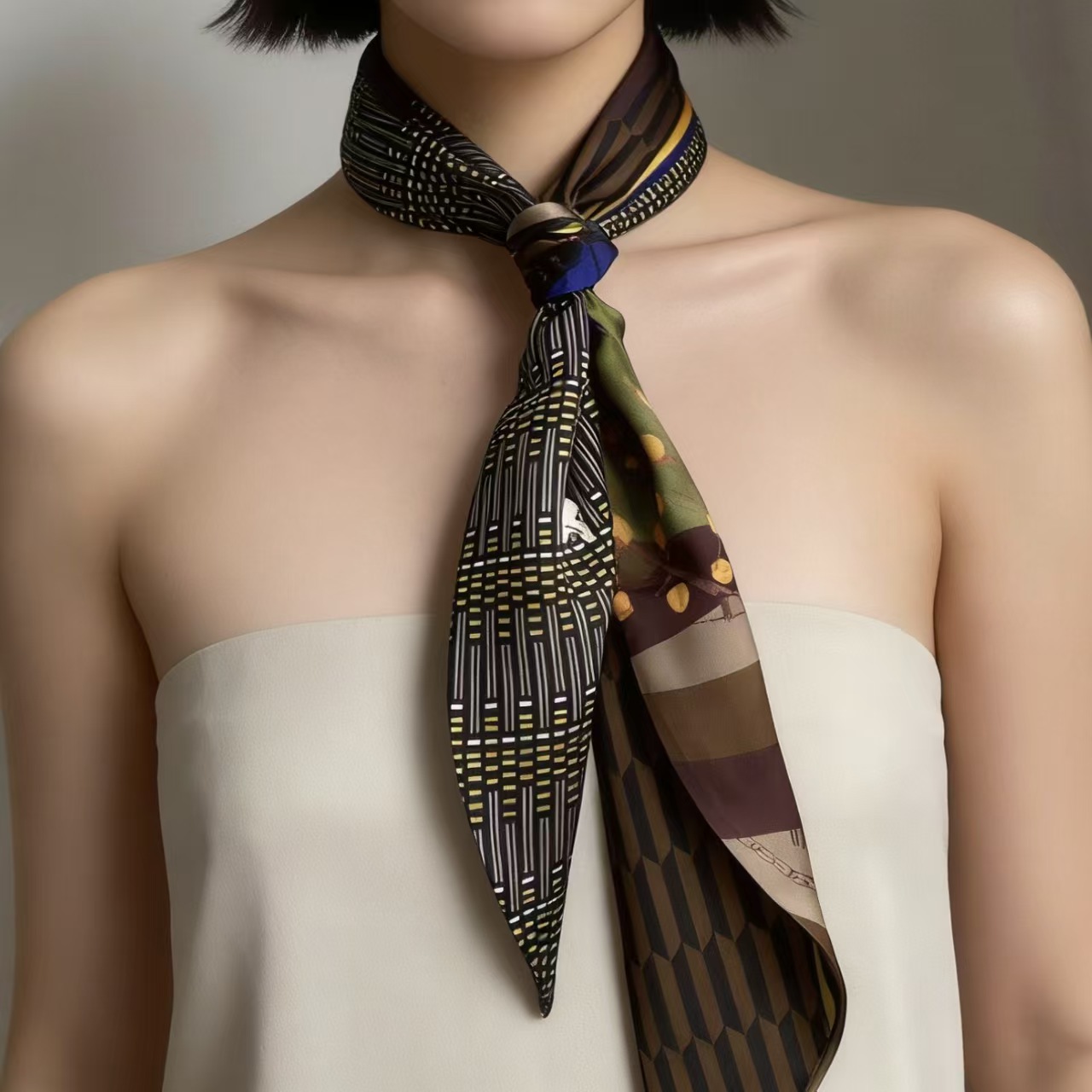 Luxuriöses bedrucktes langes H – Ascot Neck Scarf Bewertung und Preis