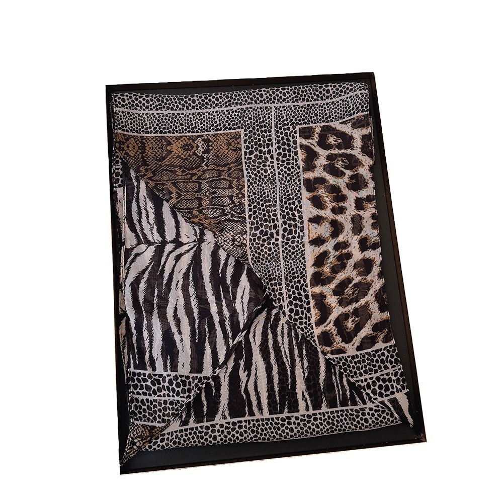 Leopard Kleiner langer Seidens – Silk Tie Striped Bewertung und Preis