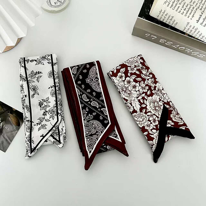 Luxuriöser Damen-Seidenschal,  – Ascot Neck Scarf Bewertung und Preis